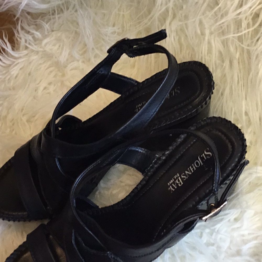 ST JOHNS BAY black strapped sandals in size 7 NWOT - Picture 3 of 11